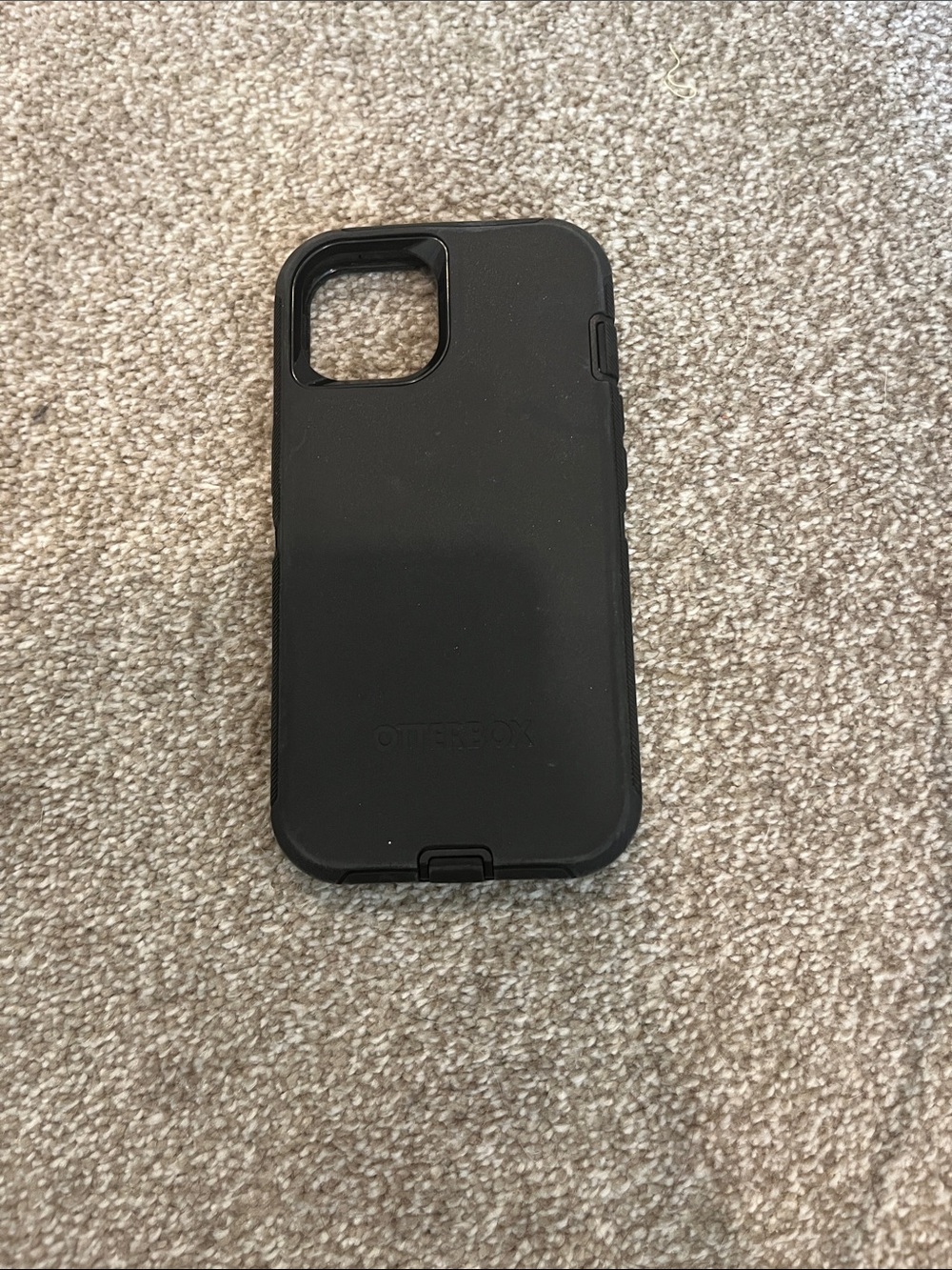 Black otterbox phone case iPhone13
